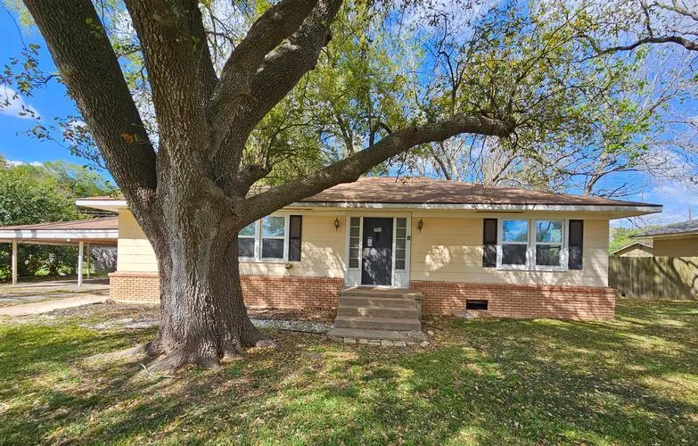 1023 Meyer St, Sealy, TX