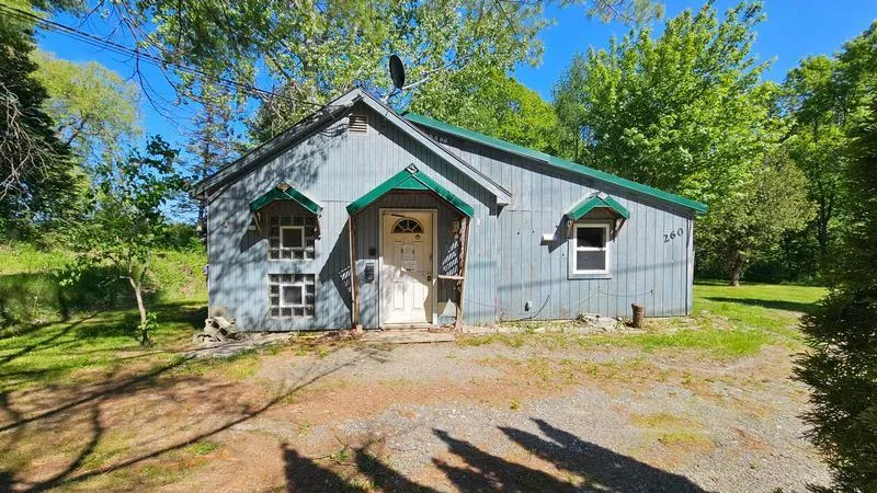 260 Pond Rd, Albion, ME