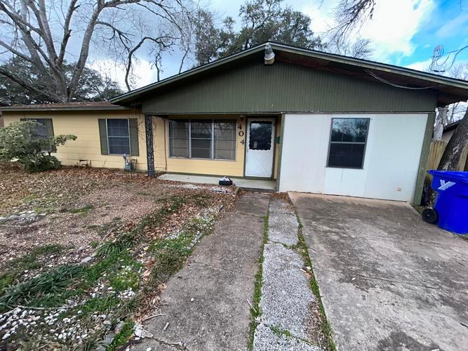 404 SVOBODA STREET, YOAKUM, TX