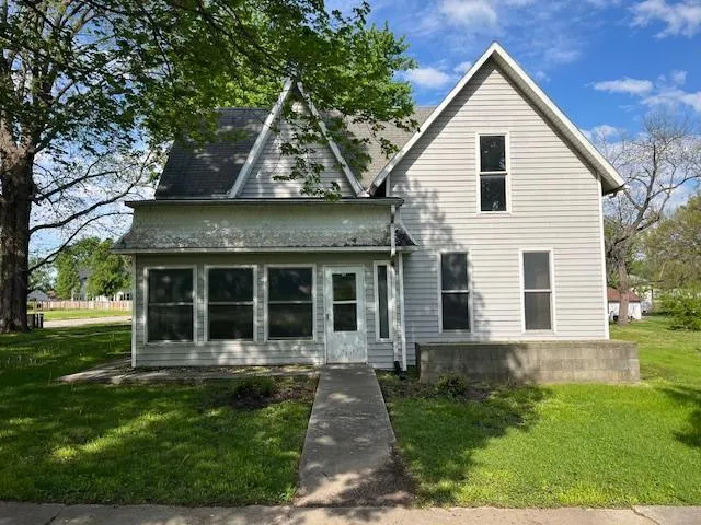 208 S 3RD ST, HOPKINS, MO