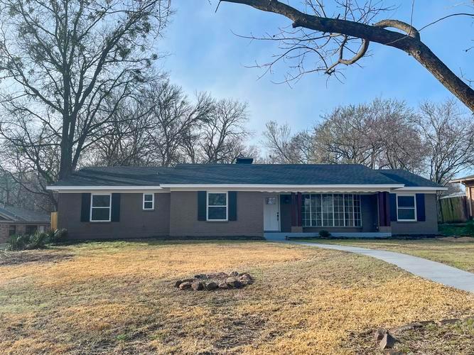 2424 WEST HOUSTON STREET, SHERMAN, TX - photo 1