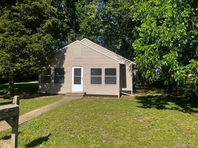 211 S WHITE ST, ARBYRD, MO