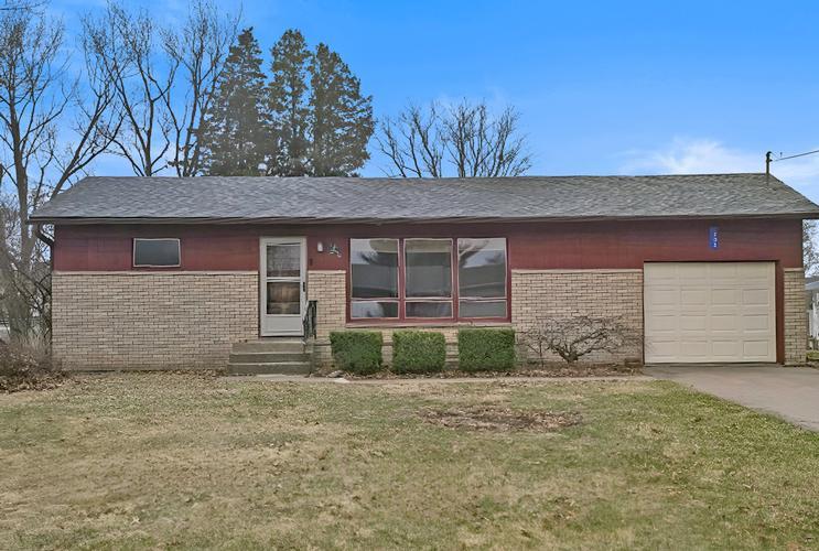 302 Garrett St, Sherrard, IL - photo 1