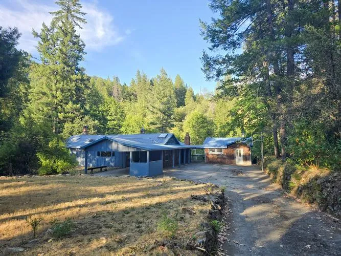 210 Walker Creek Rd, Seiad Valley, CA
