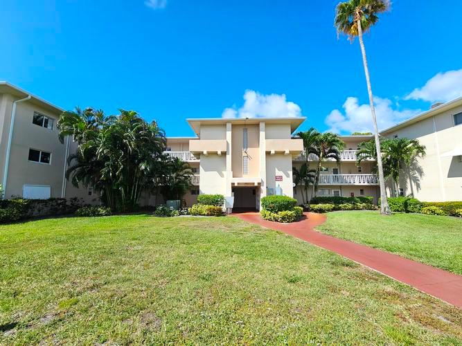 2562 Garden Dr N 202, Lake Worth, FL - photo 1