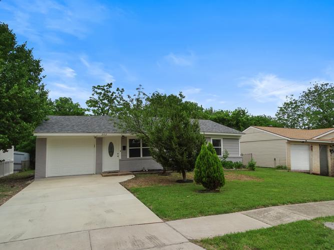 202 E Cober Dr, Grand Prairie, TX - photo 1
