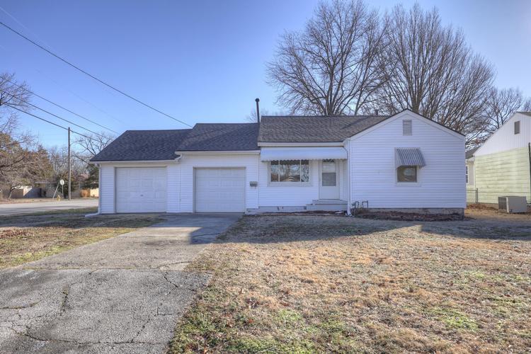 1902 Forest St, Carthage, MO - photo 1