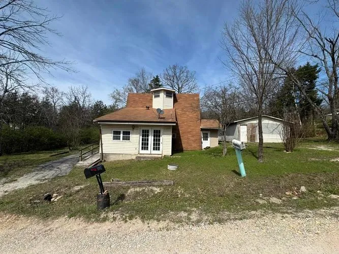 3079 Bluebird Rd, Merriam Woods, MO