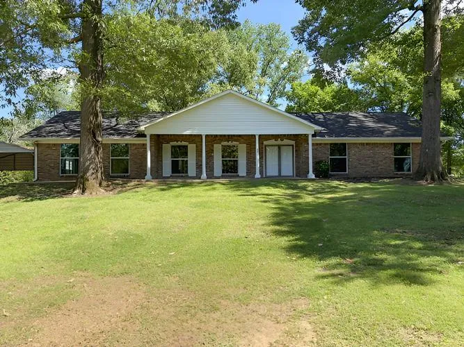 910 Newitt Vick Dr, VICKSBURG, MS