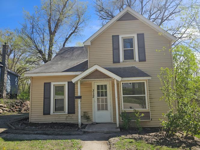312 Merriam Ave, Montevideo, MN - photo 1