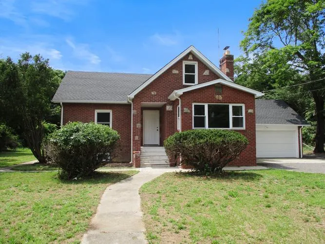 554 MILL RD, CORAM, NY