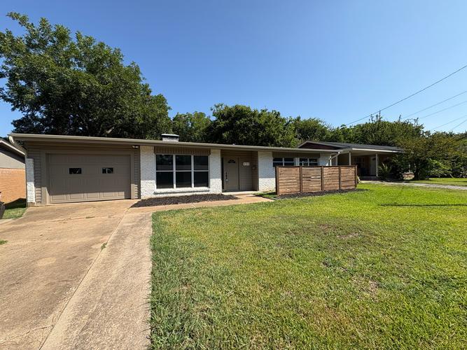 425 W LAMBERTH RD, Sherman, TX - photo 1