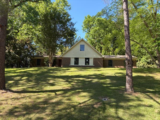 1709 Sherwood Cir, Yazoo City, MS - photo 1