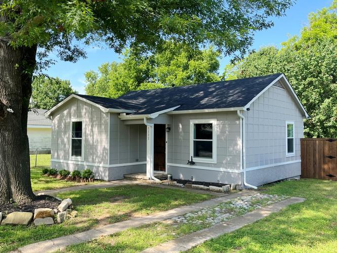 1111 S Taylor St, Gainesville, TX - photo 1