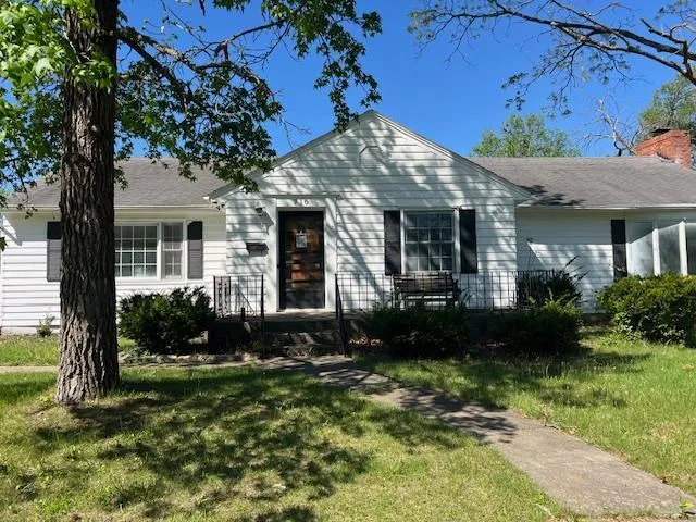 710 Bridge St, Sweet Springs, MO