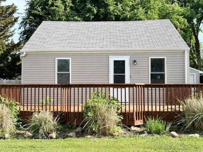 215 MCKINLEY AVENUE, DES MOINES, IA