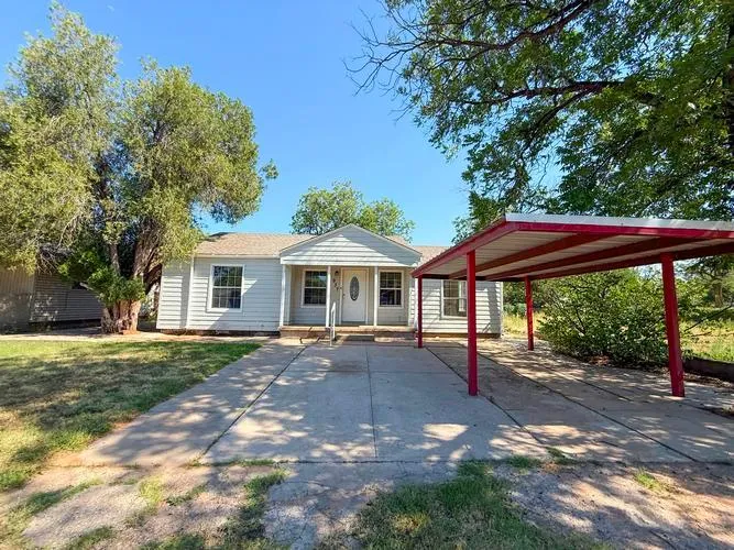 937 E 16th St, Colorado City, TX