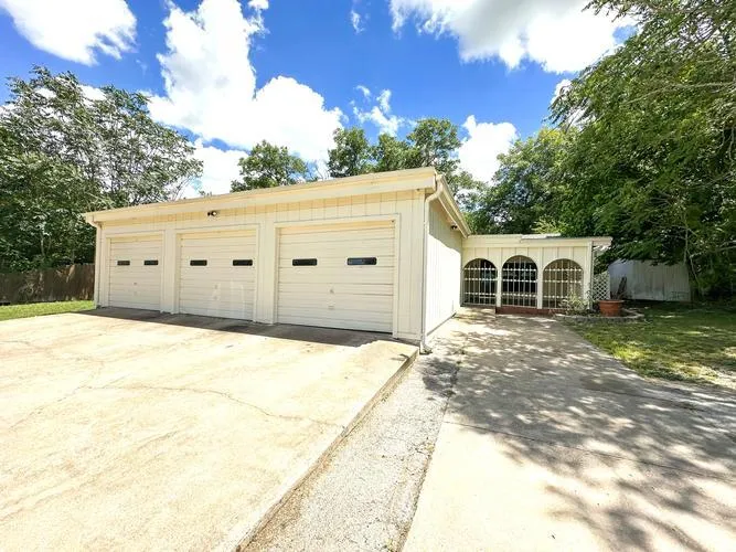 302 W Highland Ave, Comanche, TX