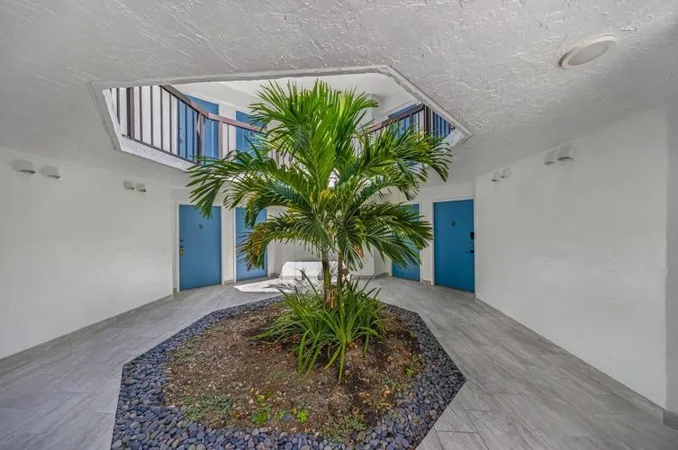 9405 FONTAINEBLEAU BLVD #112, Miami, FL