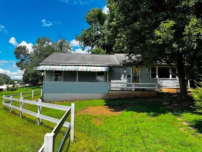 505 WALKER ST, NITRO, WV