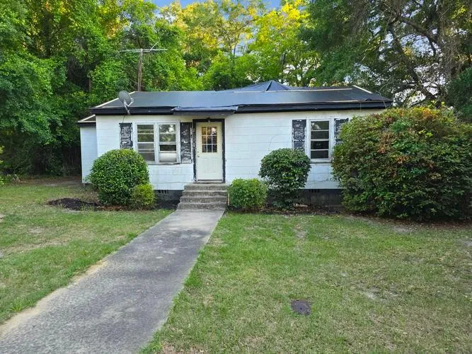 212 BRADHAM AVE, MANNING, SC