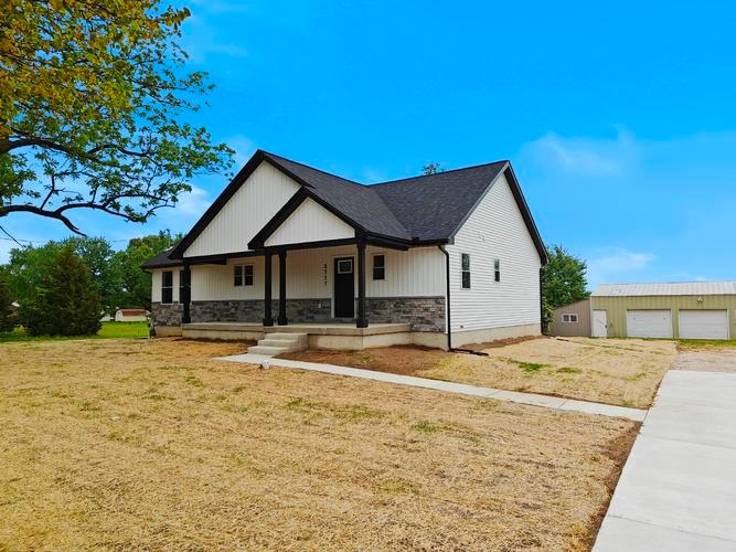 2717 KERLIKOWSKE RD, BENTON HARBOR, MI - photo 1