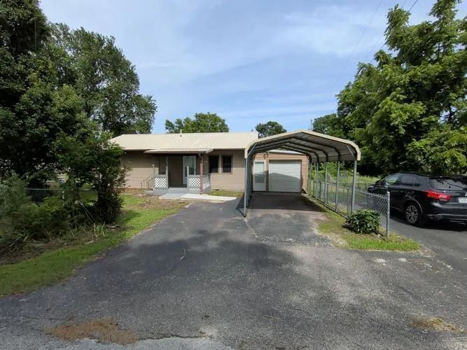 809 South Taylor St, Lowry City, MO