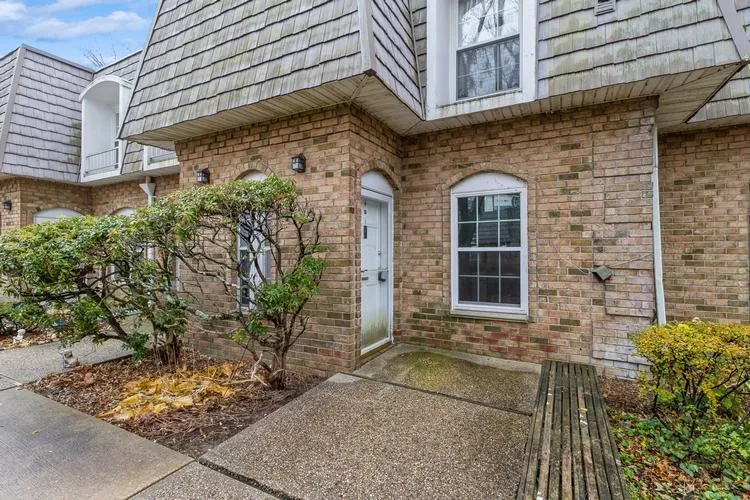 655 MIDDLE COUNTRY RD APT, CORAM, NY
