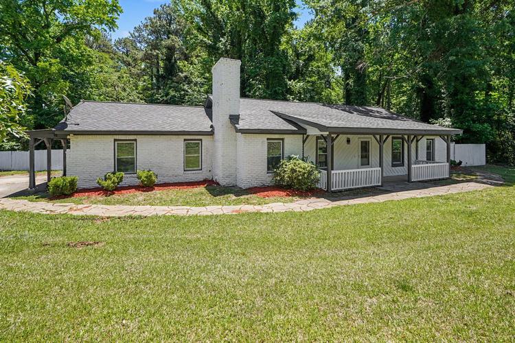 592 Henderson Rd, Jonesboro, GA