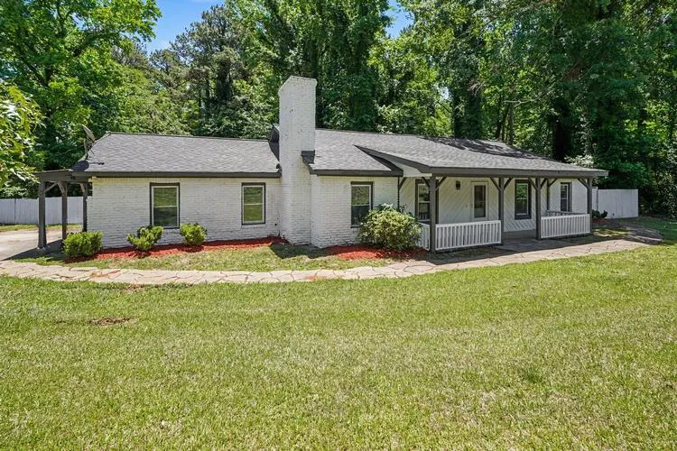 592 Henderson Rd, Jonesboro, GA