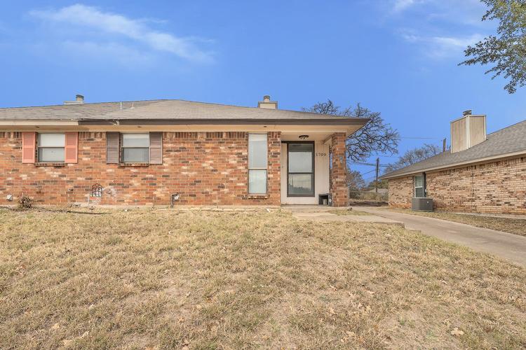5709 Ranchogrande Dr, Arlington, TX - photo 1