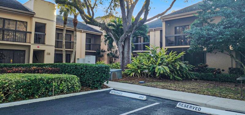 9460 MEADOWOOD DR UNIT 203, Fort Pierce, FL - photo 1