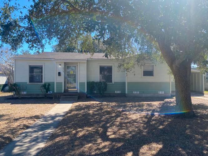829 E HOFFMAN AVE, Kingsville, TX - photo 1