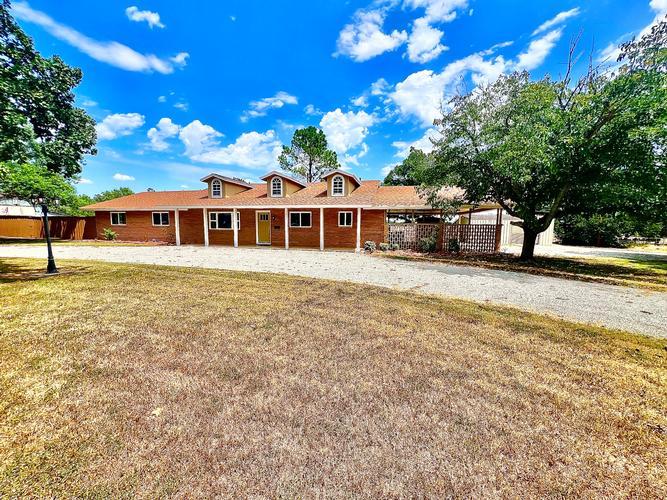 1822 Vine St, Brownwood, TX - photo 1