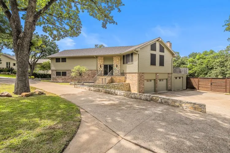 1724 Prestonwood Drive, Arlington, TX