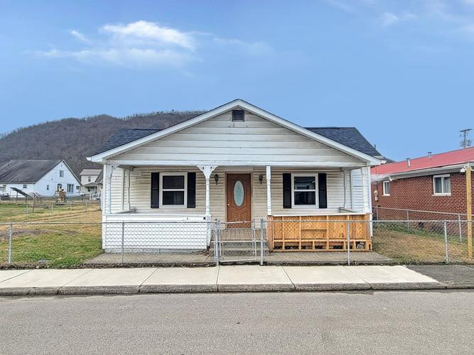 502 William Street, Cedar Grove, WV