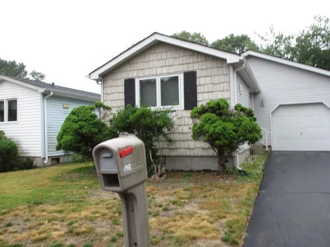 5131 VILLAGE CIRCLE E, MANORVILLE, NY