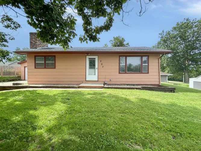 207 W 4th Ave, Indianola, IA