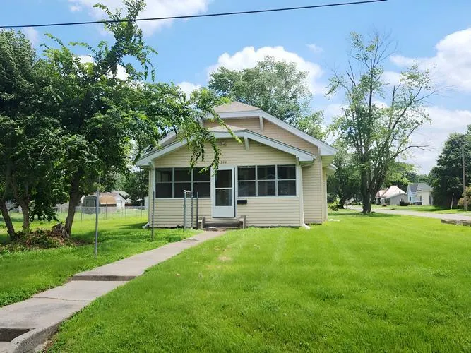 302 N 3rd St, Chaffee, MO