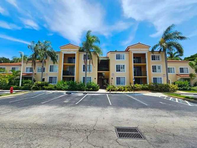 140 YACHT CLUB WAY 305, HYPOLUXO, FL