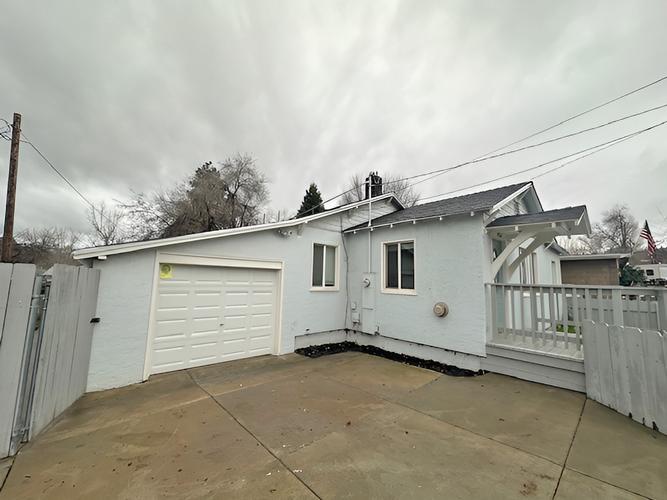 984 Chestnut St, Susanville, CA - photo 1