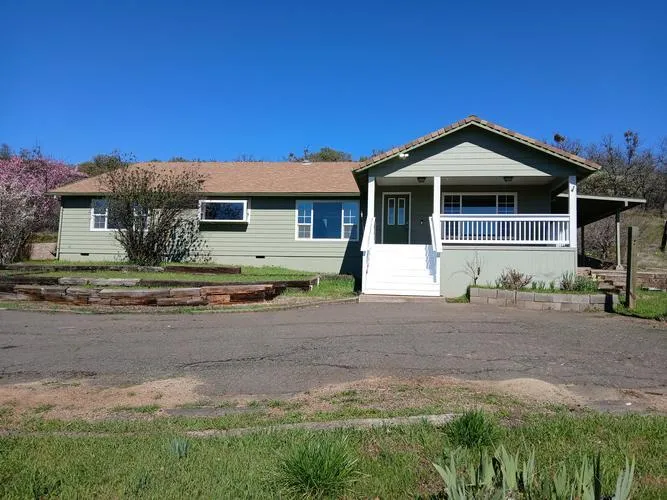 1360 W Linn Rd, Eagle Point, OR