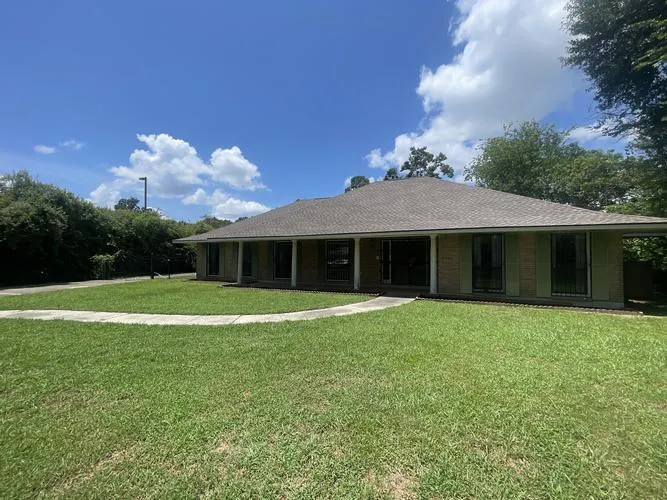 2040 IOWA ST, BATON ROUGE, LA