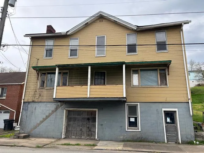 424 MAIN ST, NEW EAGLE, PA