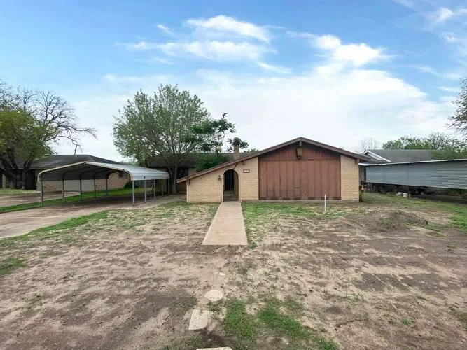 908 FANNIN ST, GEORGE WEST, TX