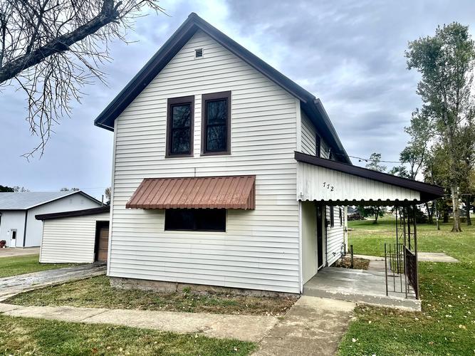 772 Main St, Highland, WI - photo 1