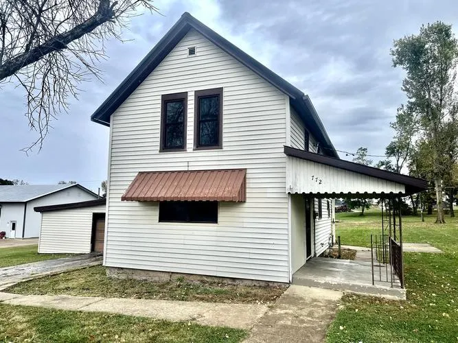 772 Main St, Highland, WI