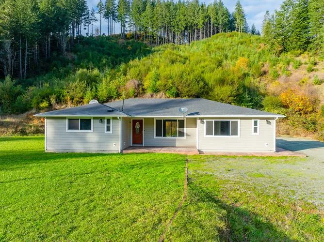 16855 Highway 42, Myrtle Point, OR