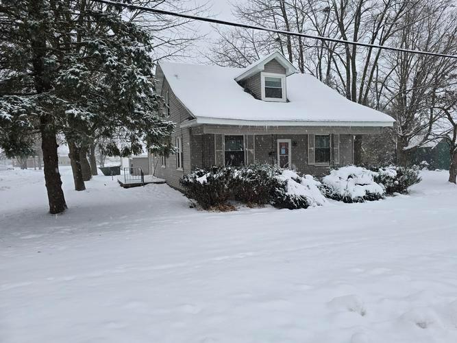 500 W North St, MOUNT STERLING, IL - photo 1