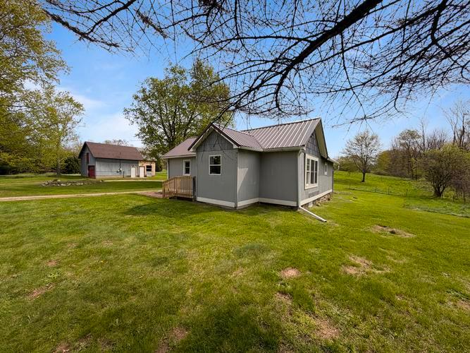 23950 15 Mile Rd, Bellevue, MI - photo 1